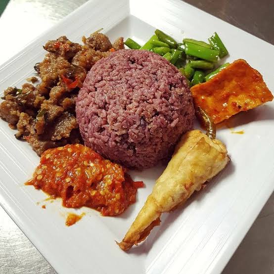 Nasi Kalong dan Lauk Ayam Mata